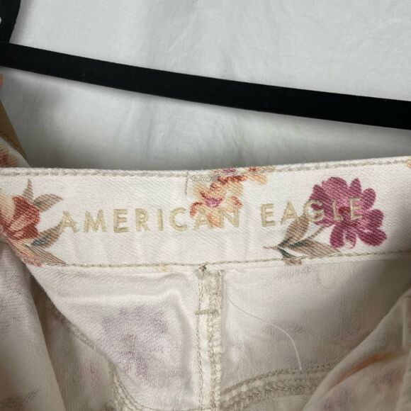 American Eagle Outfitter’s Floral High Rise Mom Short - Women’s 10 - Picture 3 of 7